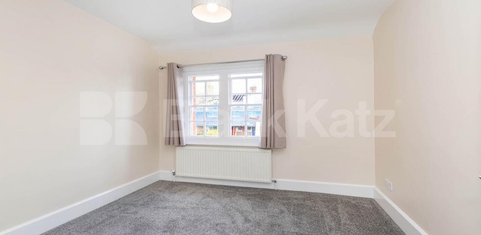 			NEWLY REFURBISHED!, 2 Bedroom, 1 bath, 1 reception Apartment			 Beechwood Road, CROUCH END 